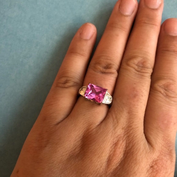 Unusual Pink Solitaire - Picture 2 of 8